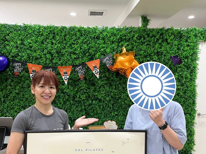 100回達成の記念写真（2026年10月）