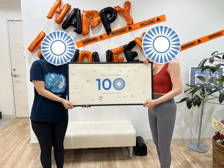 100回達成の記念写真（2026年10月）