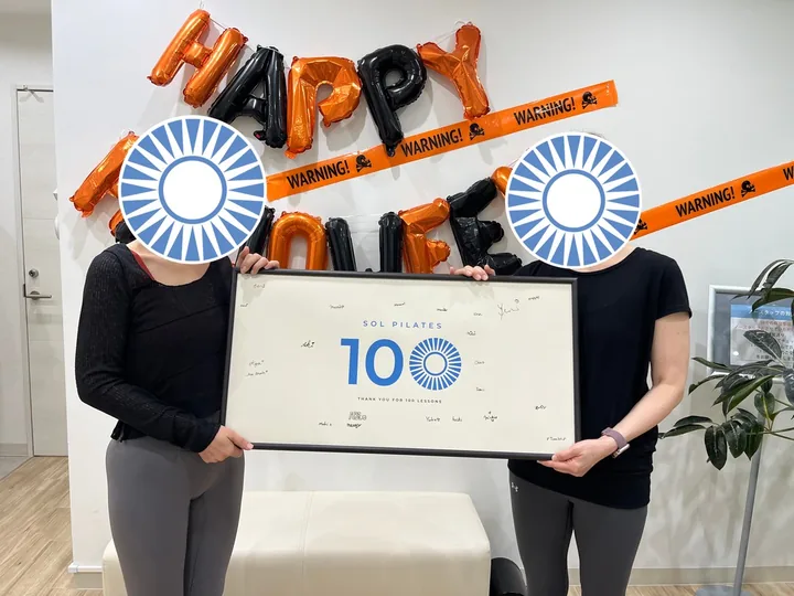 100回達成の記念写真（2026年10月）