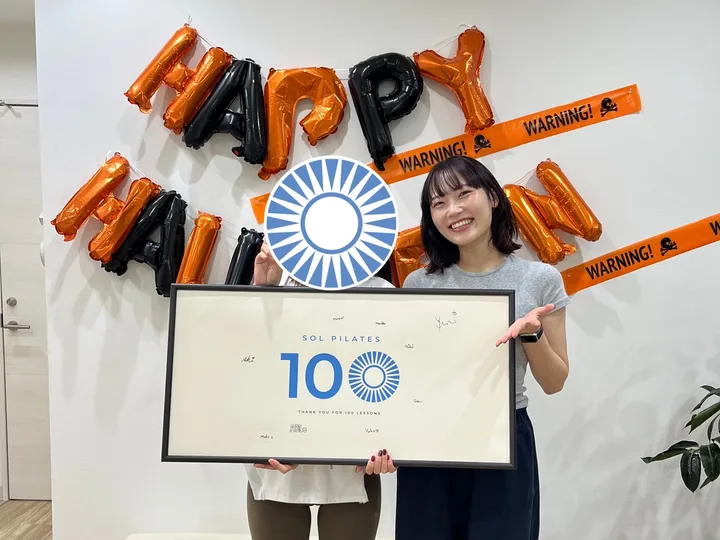 100回達成の記念写真（2026年10月）