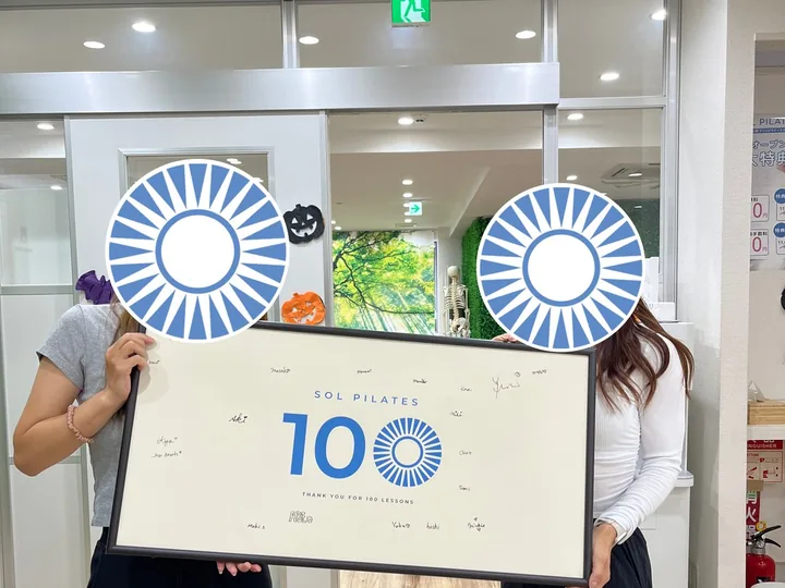 100回達成の記念写真（2026年10月）