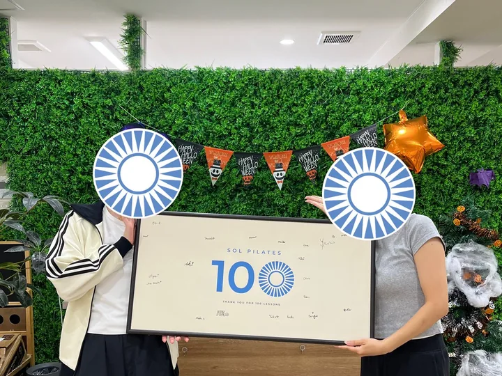 100回達成の記念写真（2026年10月）